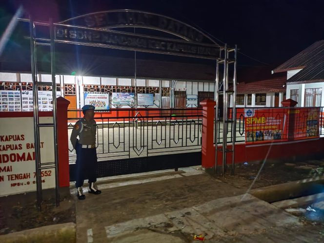 
					Gelar Patroli Rawan Malam, Polsek Kapuas Barat Sisir Objek Vital hingga Dermaga Feri untuk Amankan Wilayah