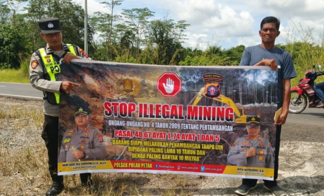 
					PERSONEL POLSEK PULAU PETAK LAKSANAKAN SOSIALISASI ILEGAL MINING KE MASYARAKAT GUNA PENCEGAHAN TAMBANG LIAR DI WILAYAH KECAMATAN PULAU PETAK