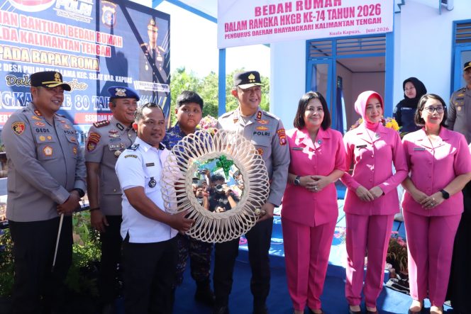 
					Rumah Baru, Harapan Baru: Kapolda Kalteng Resmikan Bedah Rumah Warga Pulau Telo di Hari Bhayangkara ke-80