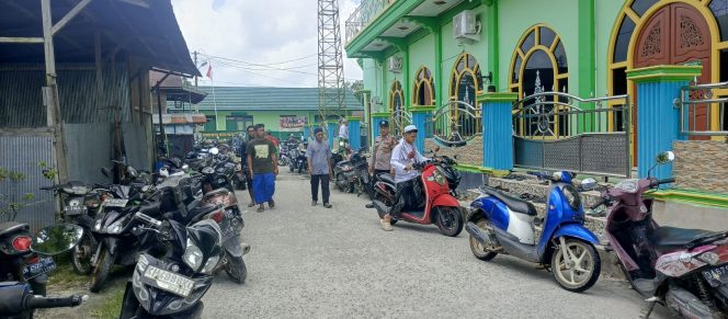 
					Personil Polsek Kapuas Tengah laksanakan PAM shalat Jum’at di masjid Al Furqon Pujon.