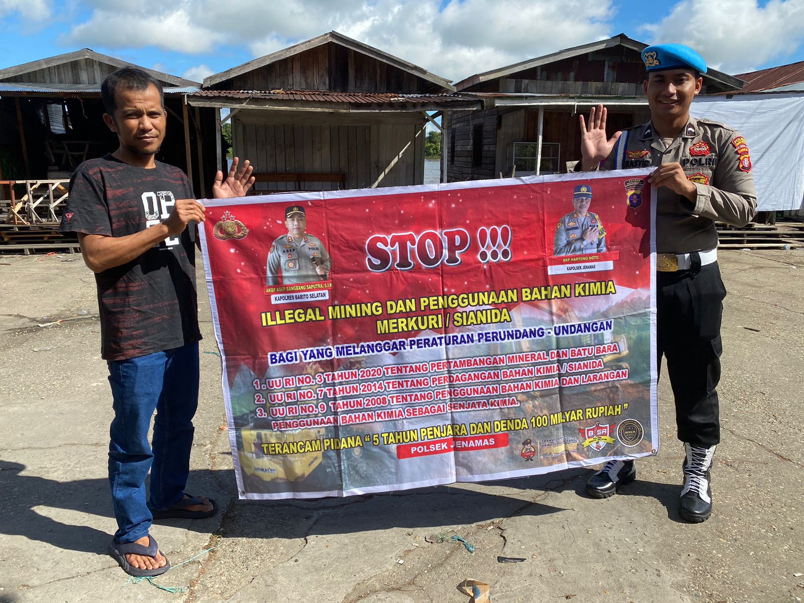 Personel Polsek Jenamas Sosialisasikan Larangan Penambangan Liar Dengan Warga Warga Masyarakat