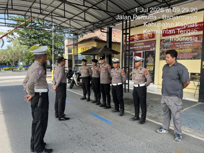 
					ANGGOTA SATSAMAPTA POLRES KAPUAS MELAKSANAKAN SERAH TERIMA PIKET PENJAGAAN DAN PENGECEKAN TAHANAN BERTEMPAT DI HALAMAN MAKO POLRES KAPUAS.