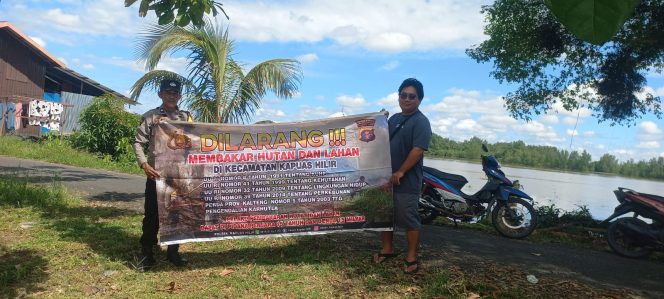 
					Musim Kemarau Rawan Karhutla Polsek Kapuas Hilir Gencar Laksanakan Sosialisasi Kepada Masyarakat Guna Menyampaikan  Himbauan Larangan Membuka Lahan Dan Kebun Dengan Cara Dibakar