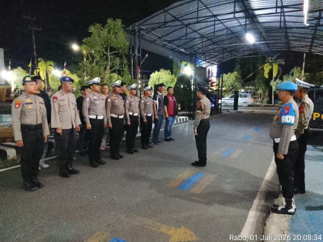 
					ANGGOTA SATSAMAPTA POLRES KAPUAS MELAKSANAKAN APEL MALAM PIKET PENJAGAAN DAN PENGECEKAN TAHANAN BERTEMPAT DI HALAMAN MAKO POLRES KAPUAS.
