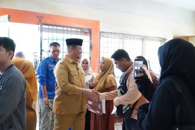 
					Bupati Aceh Tamiang pantau langsung Penyaluran Bantuan Jadup dan Stimulan Ekonomi