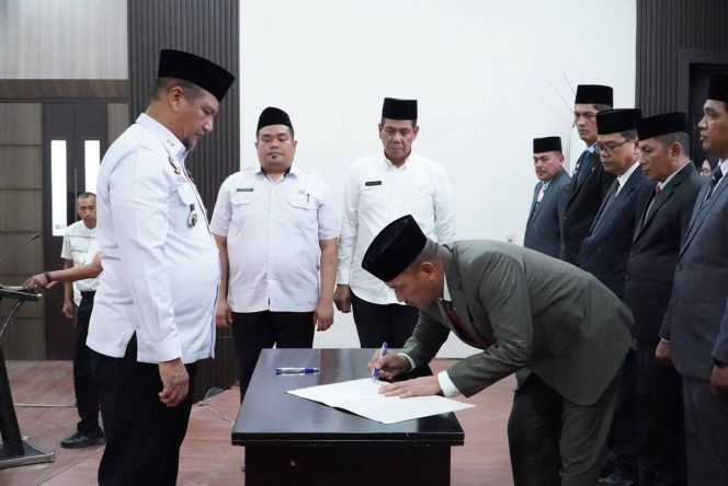 
					Bupati Aceh Tamiang Lantik 13 Pejabat Pimpinan Tinggi Pratama dan 17 Pejabat Fungsional