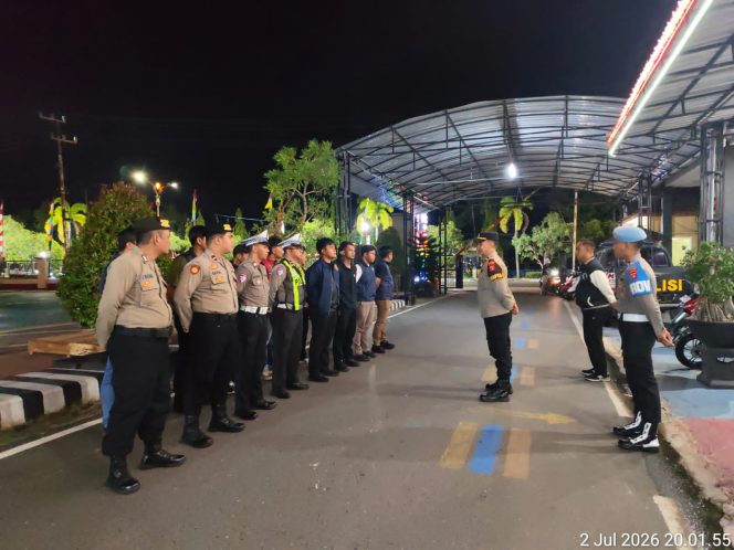 
					ANGGOTA SATSAMAPTA POLRES KAPUAS MELAKSANAKAN APEL MALAM PIKET PENJAGAAN DAN PENGECEKAN TAHANAN BERTEMPAT DI HALAMAN MAKO POLRES KAPUAS