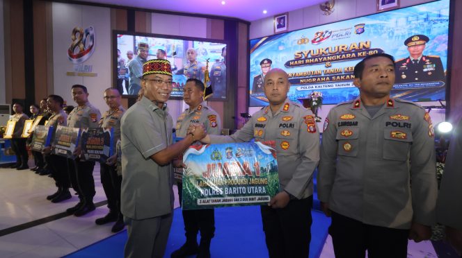 
					Polres Barito Utara Raih Juara I Program Lahan dan Produksi Jagung, Terima Penghargaan Langsung dari Kapolda Kalimantan Tengah