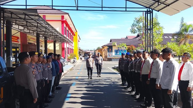 
					ANGGOTA SATSAMAPTA POLRES KAPUAS MELAKSANAKAN SERAH TERIMA PIKET PENJAGAAN DAN PENGECEKAN TAHANAN BERTEMPAT DI HALAMAN MAKO POLRES KAPUAS.