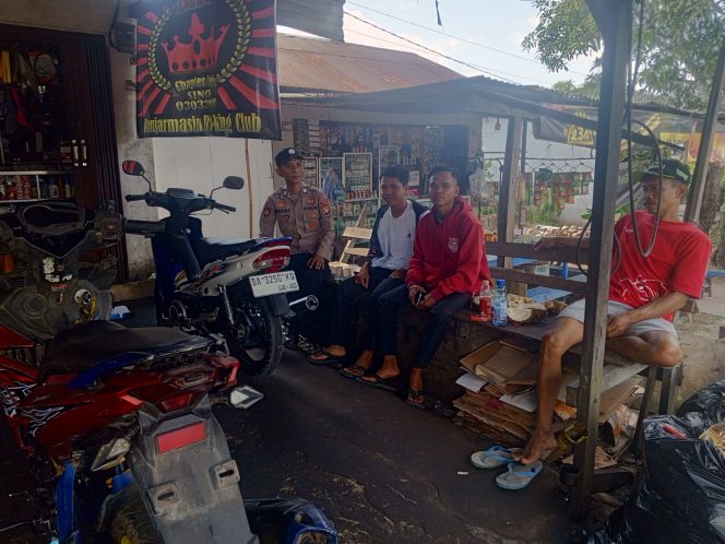 
					Antisipasi Gangguan Kamtibmas, Anggota Polsek Kapuas Timur Melaksanakan Patroli Dialogis kepada Warga Masyarakat