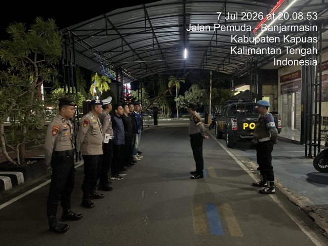 
					ANGGOTA SATSAMAPTA POLRES KAPUAS MELAKSANAKAN APEL MALAM PIKET PENJAGAAN DAN PENGECEKAN TAHANAN BERTEMPAT DI HALAMAN MAKO POLRES KAPUAS.