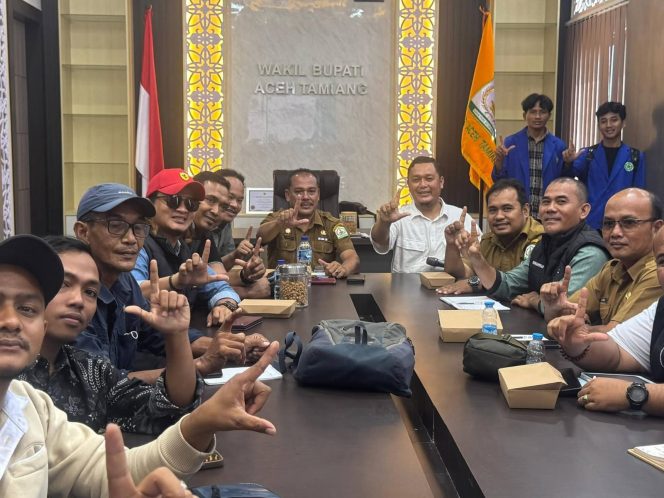 
					Drs Syaibun Anwar Plt. Sekda Aceh Tamiang Buka Focus Group Discussion (FGD) Penelitian Mitigasi Banjir Berbasis GEO-AI