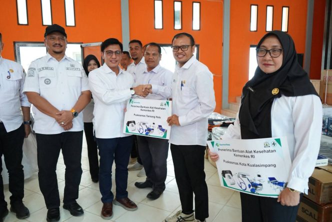 
					Pasca Pemulihan Bupati Aceh Tamiang Terima Bantuan Alkes dari Kementerian Kesehatan