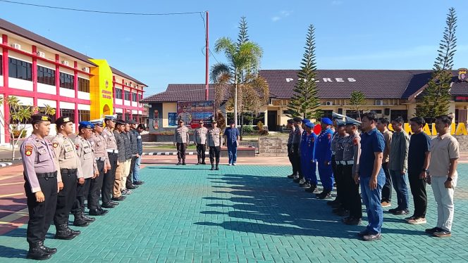 
					ANGGOTA SATSAMAPTA POLRES KAPUAS MELAKSANAKAN SERAH TERIMA PIKET PENJAGAAN DAN PENGECEKAN TAHANAN BERTEMPAT DI HALAMAN MAKO POLRES KAPUAS.