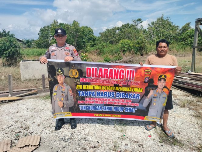 
					Piket Polsek kapuas tengah Rutin lakukan imbauan larangan  karhutla kepada masyarakat.
