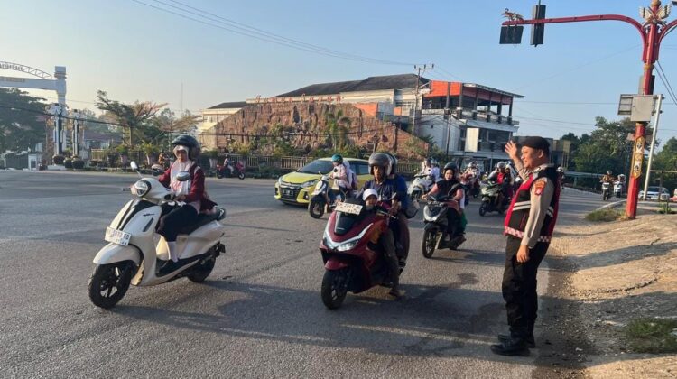 Samapta Polres Murung Raya Strong Point Pagi, Pastikan Situasi Lalu Lintas Aman dan Kondusif