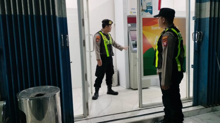 Giat Patroli  Polsek ke bank BPD unit Pujon, Antisipasi gangguan Kamtibmas malam.