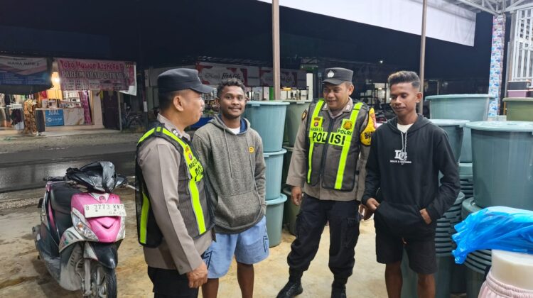 Piket Polsek kapuas tengah lakukan giat patroli roda dua malam di sekitar desa Pujon.
