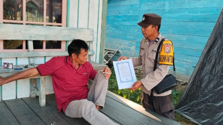 BHABINKAMTIBMAS POLSEK TEWEH TIMUR SOSIALISASIKAN MAKLUMAT KAPOLDA KALTENG TENTANG LARANGAN KARHUTLA
