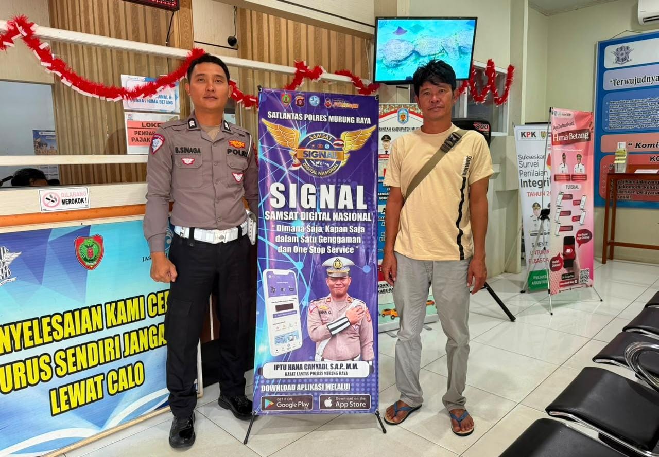 Polantas Karib, Petugas Samsat Mura Layanani Pemohon Pajak Secara Edukatif dan Perkenalkan Aplikasi SINYAL