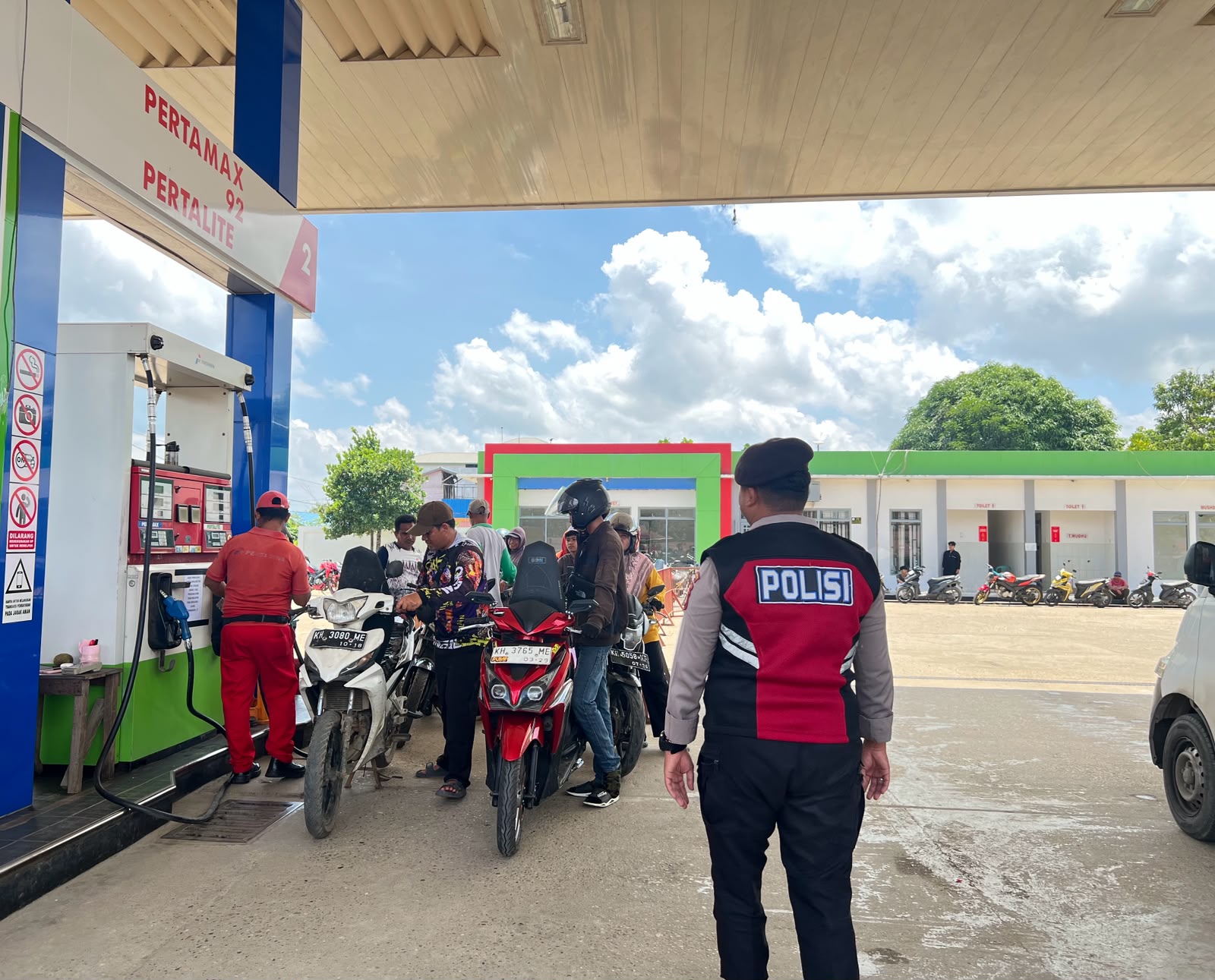Polres Murung Raya Intensifkan Pemantauan Antrian BBM di SPBU Puruk Cahu, Pastikan Distribusi Terkendali