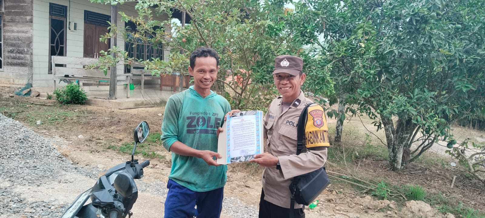 BHABINKAMTIBMAS POLSEK TEWEH TIMUR SOSIALISASIKAN MAKLUMAT KAPOLDA KALTENG TENTANG LARANGAN KARHUTLA