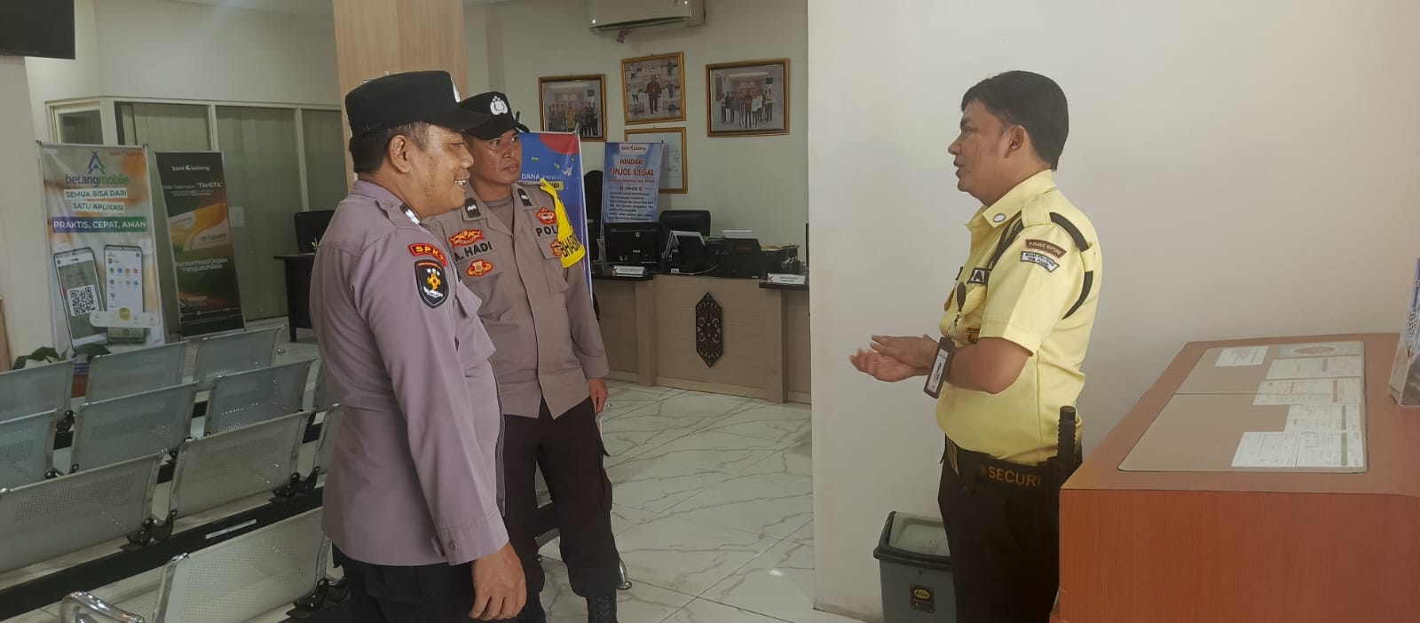 Giat Patroli Polsek ke bank BPD unit Pujon, Antisipasi gangguan Kamtibmas.