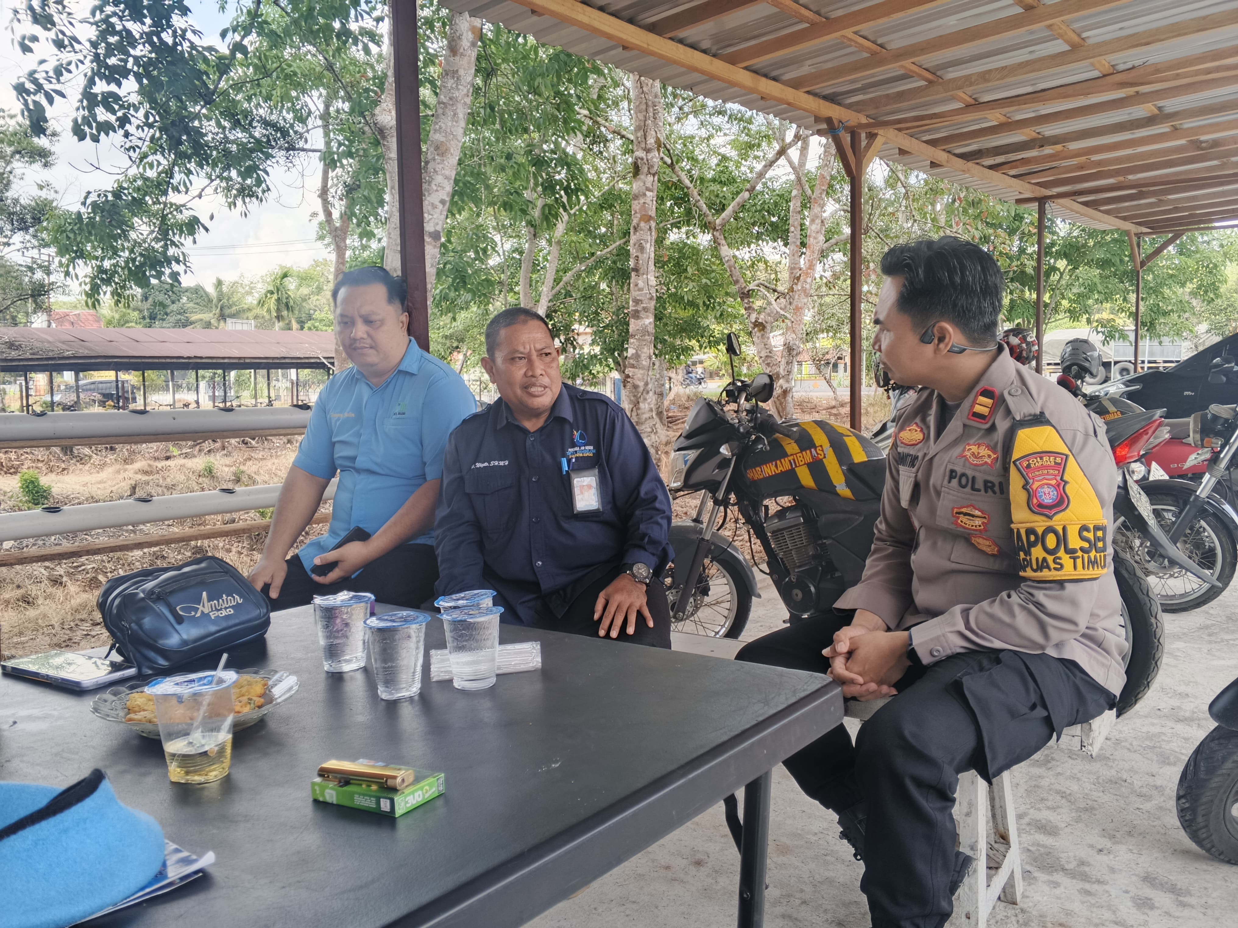 Polsek Kapuas Timur Perkuat Sinergi dengan PDAM dalam Menjaga Kelancaran Distribusi Air Bersih di Kecamatan Kapuas Timur