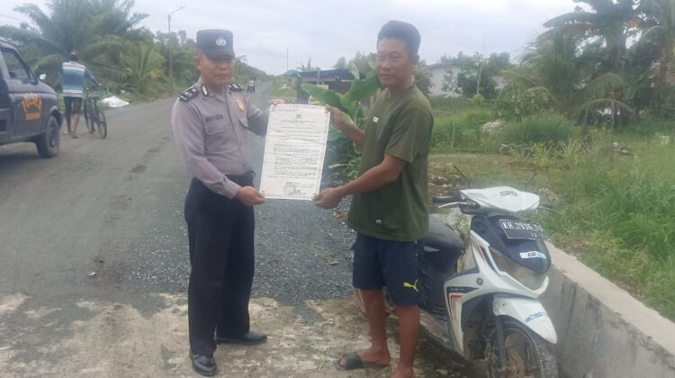 Personel Polsek Basarang Himbau Maklumat Polda Kalteng Dengan Warga Di Wilayah Hukumnya