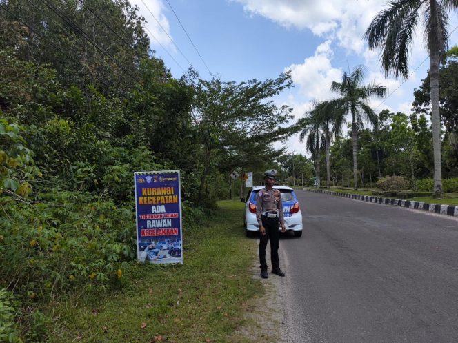 
					Satlantas Polres Sukamara Imbau Pengendara Kurangi Kecepatan Saat Melintasi Tikungan Tajam