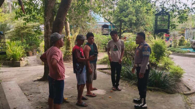 Sambang ke Warga, Bhabinkamtibmas Batubelaman Sosialisasikan Layanan Polisi 110  Dengan humanis situasi aman kondusif