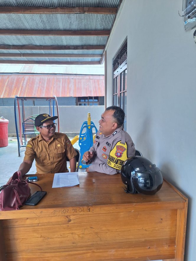 
					Door to Door System, Bhabinkamtibmas Kel. Candi Jalin Silaturahmi dan Himbau Kamtibmas ke Warga Situasi aman kondusif