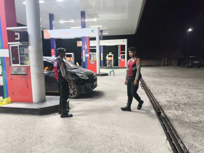 
					Gali Informasi Jam Rawan, Sat Samapta Polres Sukamara Gelar Sambang Dialogis Malam di SPBU