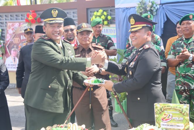 
					Polres Kotim Beri Piala & Piagam Penghargaan Usai Upacara HUT Bhayangkara Ke-80