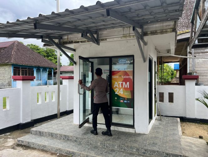 
					Tangkal Isu Hoaks, Personel Polsek Manuhing Edukasi Warga Tumbang Talaken Lewat Dialog
