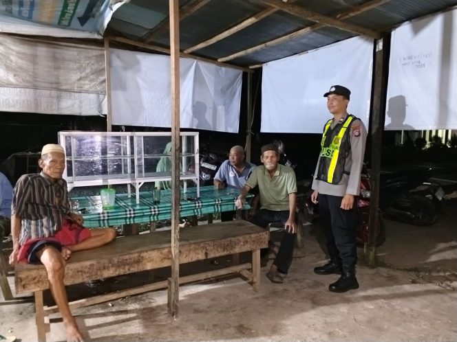
					ANGGOTA POLSEK PULAU PETAK LAKSANAKAN PATROLI MALAM, GUNA MEWUJUDKAN KAMTIBMAS KONDUSIF DI WILAYAH KECAMATAN PULAU PETAK