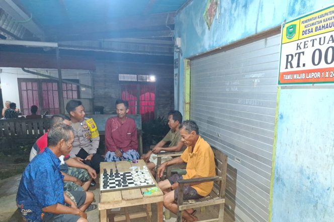 
					Upaya Menjaga Keamanan Lingkungan, Polsek Kahayan Kuala Ajak Warga Aktifkan Ronda Malam