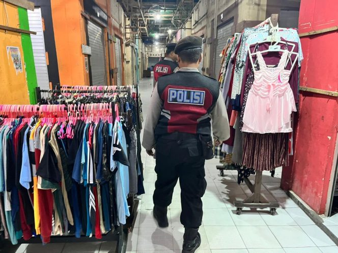 
					Sasar Kompleks Pasar Inpres, Sat Samapta Polres Sukamara Jaring Informasi Keamanan Malam
