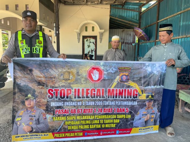 
					PERSONEL POLSEK PULAU PETAK LAKSANAKAN SOSIALISASI ILEGAL MINING KE MASYARAKAT GUNA PENCEGAHAN TAMBANG LIAR DI WILAYAH KECAMATAN PULAU PETAK