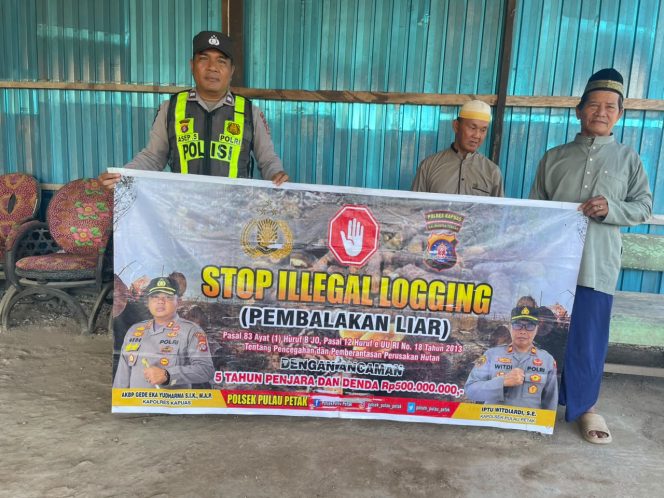 
					SOSIALISASI PENEBANGAN HUTAN SECARA LIAR (ILEGAL LOGING) OLEH PERSONIL POLSEK PULAU PETAK