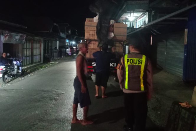 
					Guna Menjaga Keamanan Di Malam Hari, Personel Polsek Kapuas Barat Lakukan Patroli Roda Dua