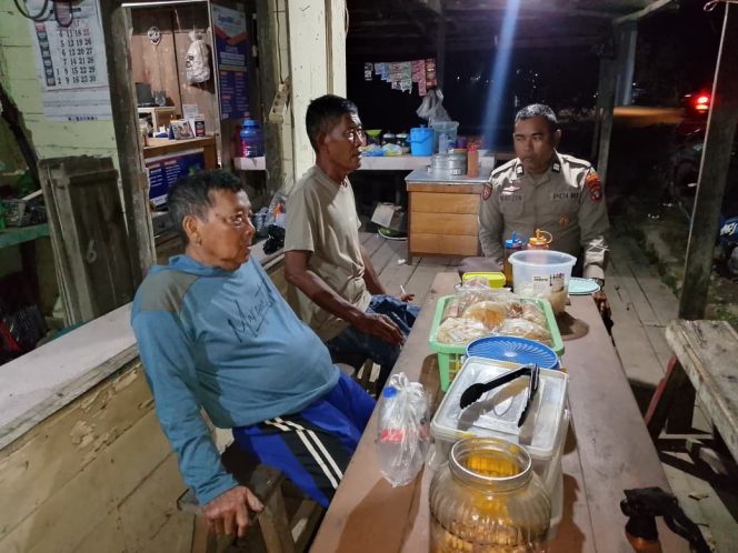 
					Polsek Sebangau Kuala Tingkatkan Patroli Dialogis, Sosialisasi Call Center Hingga Imbauan Kamtibmas di Sebangau Permai