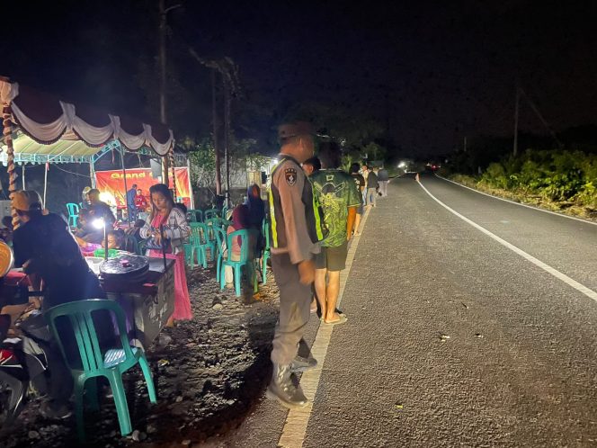 
					ANGGOTA POLSEK PULAU PETAK LAKSANAKAN PATROLI MALAM, GUNA MEWUJUDKAN KAMTIBMAS KONDUSIF DI WILAYAH KECAMATAN PULAU PETAK