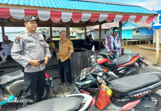 
					Antisipasi Kepadatan, Polsek Kapuas Barat Gelar Patroli dan Gatur Lalin di Pelabuhan Feri Desa Saka Mangkahai