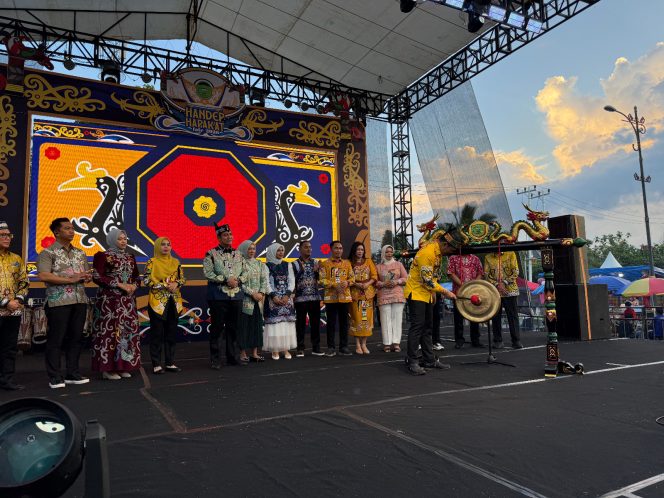 
					Semarak Pembukaan Handep Hapakat Fair 2026, Polres Pulang Pisau Hadirkan Stand Edukasi dan Alutsista Kepolisian
