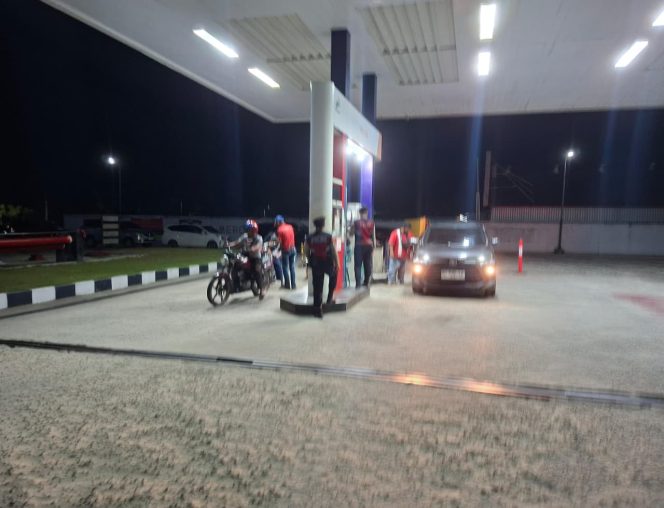 
					Pertebal Keamanan Area Publik, Sat Samapta Polres Sukamara Jaring Keterangan Petugas Malam SPBU