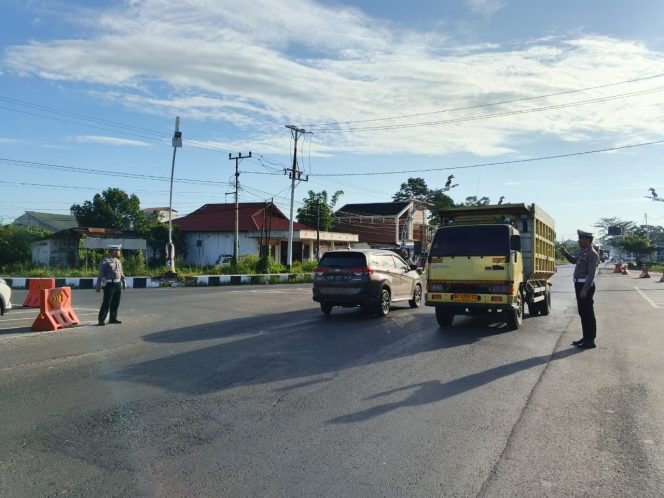 
					Optimalkan Keselamatan Jalan Raya, Satlantas Polres Pulang Pisau Gelar Pengaturan Arus Lalu Lintas di Bundaran Belah