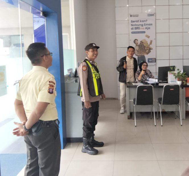 
					Antisipasi Kriminalitas, Personel Polsek Kapuas Barat Gelar Patroli Dialogis di Bank BRI KCP Mandomai