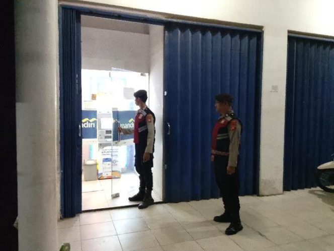 
					Sasar Obyek Vital Finansial, Sat Samapta Polres Sukamara Jaring Informasi Keamanan Malam di Bank Mandiri