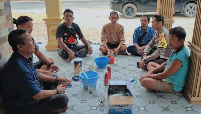 
					POLISI DUDUK BERSAMA TOKOH ADAT, PERKUAT SINERGI JAGA KEAMANAN DESA ASAM BARU